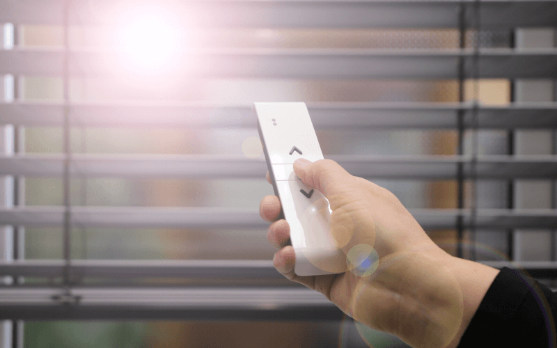 Persianas automatizadas con bloqueo inteligente integrado